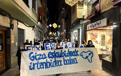 Elgoibarren eta Mendaron ere egin dituzte euskal presoen eskubideen aldeko mobilizazioak