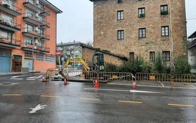 Solokoa kaleko espaloiak egokitzeko lanak hasi dituzte