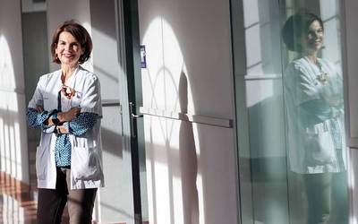 Ana Gonzalez-Pintoren ibilbide profesionala saritu dute