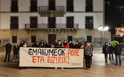 Tuterako hilketa matxista salatu dute plazan