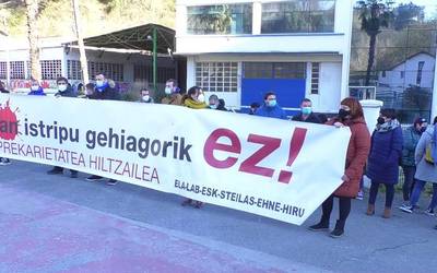 Langile baten heriotza eragin zuen lan istripua salatzeko elkarretaratzea egin dute