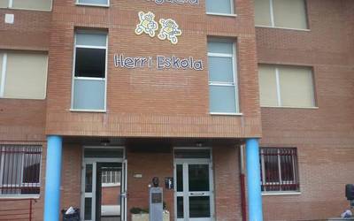 Zaragueta Herri Eskolako matrikulazio kanpaina, martxan