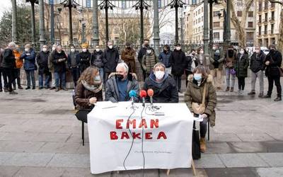 Iñigo Aranbarri eta Juan Luis Zabala idazleek babesa adierazi diote Mikel Antzari