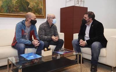 Korrikarekin kolaboratzen segitzeko gonbita egin dio AEK-k Nafarroako Parlamentuari