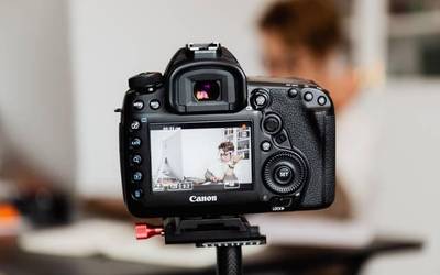 'B-tuber. Youtuber izarren bila!' programan izena emateko epea ireki dute