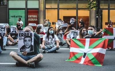 Espetxe politika amaitzeko manifestazioa deitu dute bihar, Igor Gonzalez Solaren heriotzaren lehen urteurrenean