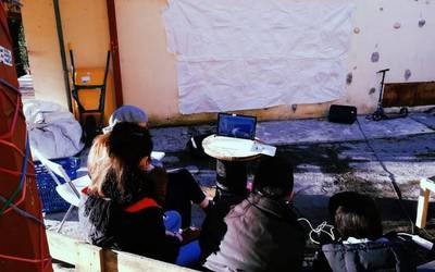 Mediterraneoan pertsonak erreskatatzen dagoen Aita Mari itsasontziarekin zuzeneko konexioa, Kirikiñoren basotik