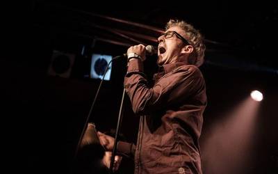 Inoren Ero Ni taldeak joko du eguenean Koolturren, Small Jackets-en ordez