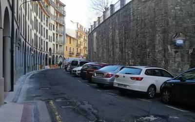 Hainbat kale asfaltatzeko lanak