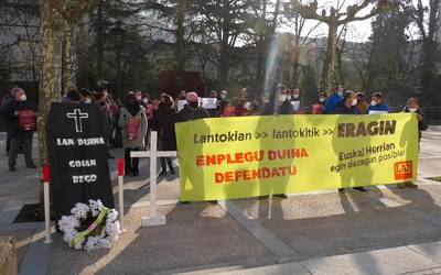 U27 aldarrikapen egunean, lan duinaren alde