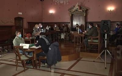 Ikastetxe eta guraso elkarteendako diru laguntza poltsa onartu du udalbatzak