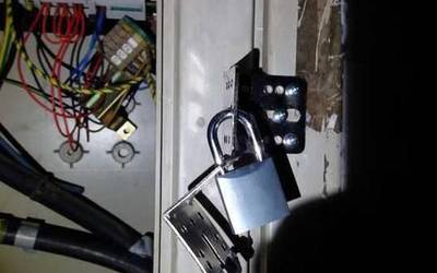 Argindar koadroak manipulatu eta bi kale eta SAPA ingurua argi barik laga dituzte