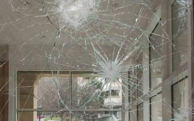Kasinoko ateko kristala hautsi dutela salatu du udalak