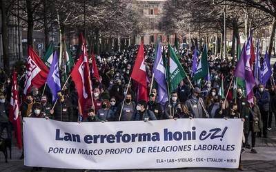 Lan erreformaren aurkako aldarri ozena Iruñean