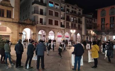 Euskal presoen eta iheslarien eskubideen alde mobilizatu dira Azkoitian