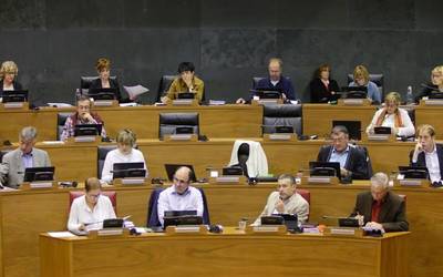 Hitzarmena onartzeko Geroa Bai eta EH Bilduren eta eskuinaren artean erabaki beharko du gobernuak