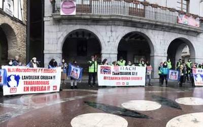 Zubiaur plazara eraman dute protesta Ibarrako egoitzako langileek