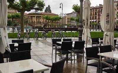 COVID terrazen baimenak apirilaren 25era arte luzatu ditu Iruñeko Udalak