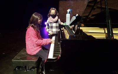 Andoaingo piano jaialdia prestatzen