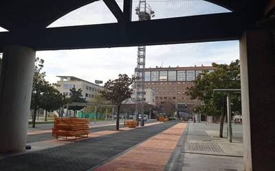 Yamaguchi plaza zeharkatzen duen Errioxa kalea berrireki dute