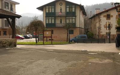 Muxika Egurastokia berrantolatu eta San Andres kalea  sasi-peatonalizatuko dituzte