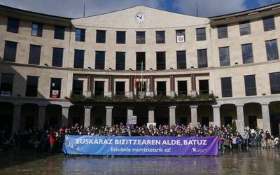 Europako Batzordera eraman du EAJk Laudioko Udaleko hizkuntza eskakizunaren afera