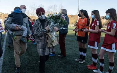 Bizkerre futbol-taldeak omenaldi sentitua egin dio "Petxa"ri