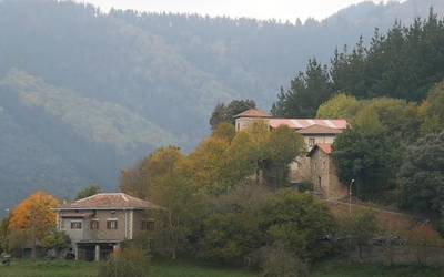 Landa eremuko baserriak baliatu nahi dituzte etxebizitza arazoari konponbideak eskaintzeko