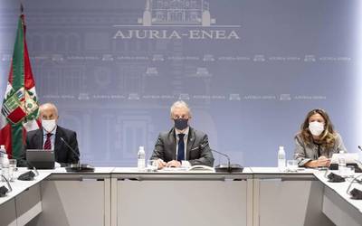 Osasun larrialdia eta ezarrita zeuden murrizketak bertan behera utziko dituzte