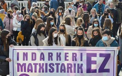 Hirian gertatutako bortxaketa salatzeko hartu dute berriro plaza