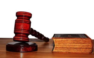 Epaile espainiarrek justiziari iskin