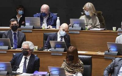 Navarra Suma eta PSN, Nafarroako ikasleek gutxieneko euskara ezagutza bat izatearen kontra
