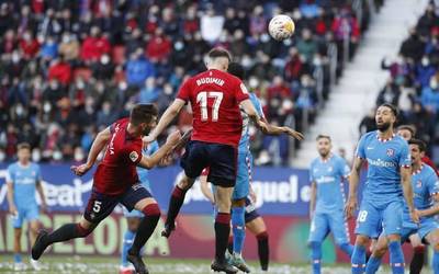 Arbitroen eta bere buruaren aurka