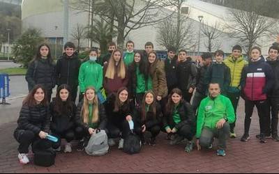 Zilar bat eta bi brontzerekin itzuli dira atleta gazteak Anoetatik
