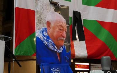 Bihotzezko omenaldia jaso zuen Anjel Lasa Jauregi "Anjeltxo" aktibistak Ordiziako plazan