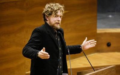 EAtik kanporatu dituzte Maiorga Ramirez, Miren Aranoa eta Esther Korres kritikoak