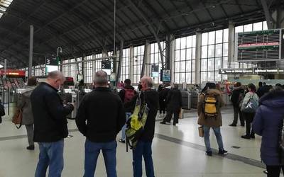 C-3 lineako tren zerbitzua eten dute, Bilbo eta Ollargan artean gertatutako arazo bategatik