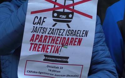 DBZ Mugimenduko kideek, CAF-i Jerusalemgo tranbiaren lanetatik irteteko eskatzeko, elkarretaratze bat burutu zuten enpresako ate aurrean