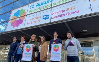 Aukera Azoka indarberrituta dator arropen preziorik onenak eta gune gastronomikoa berreskuratuta