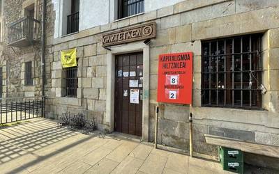 Elorrioko Gaztetxearen 34. urteurrena mozorrotuta ospatuko dute