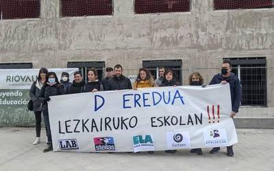 Lezkairuko ikastetxe berrian D eredua jartzeko eskatu dute sindikatuek eta euskalgintzak