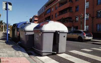 DB-TUk Sopelako edukiontzien kokapenak arrisku bat suposatzen duela ohartarazi du