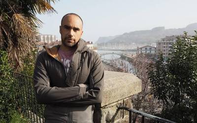“Idatzi ahal izateko, batez ere entzun egin behar zaio jendeari”