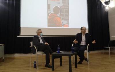 'Askatu' nobelaren aurkezpena, argazkietan
