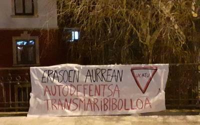 Zapatuko eraso homofoboa salatu eta heteroaraua suntsitzeko deia egin du Ukatu asanblada transmaribibolloak