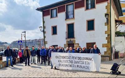 40 bat lagunek hartu dute parte pentsiodunen gaurko elkarretaratzean