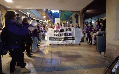 Plazak eta kaleak aldarriz bete dira Emakumeen Nazioarteko Egunean