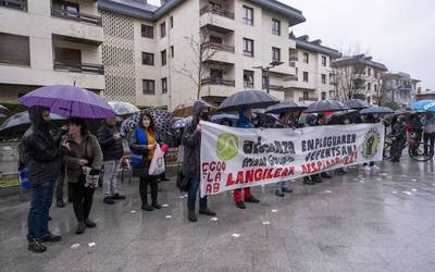 Alconzako langileen borrokagaz bat egin dute inguruko hainbat komertziok eta eragilek