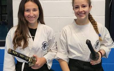 Berako Kenpo Kai eskolako Izar eta Alaitz Iriartek munduko txapelketan parte hartuko dute