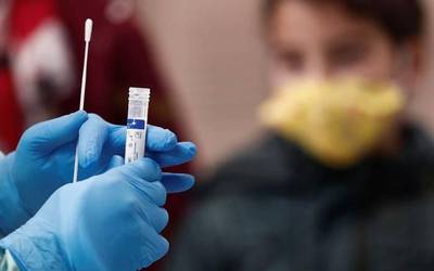 Atzo 7 positibo atzeman zituzten gure lurraldean, Nafarroa osoan 77